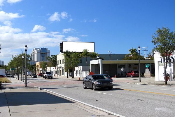 N Dixie Hwy WS 150ft N/O 7th St F/N - 2