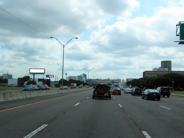 Stemmons Fwy (I-35E) ES 0.4mi N/O Inwood Rd F/N - 1