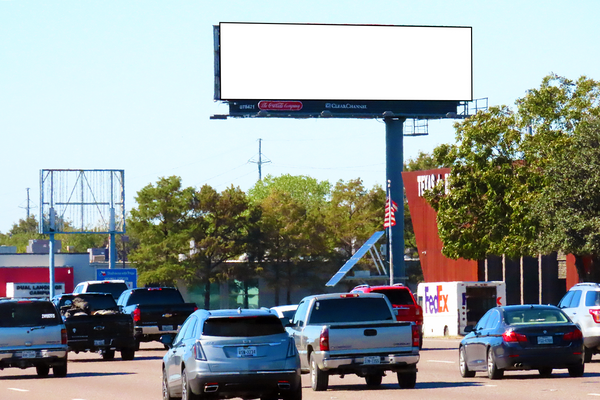 Stemmons Fwy (I-35E) ES 0.4mi N/O Inwood Rd F/S - 2