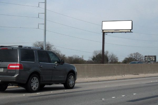 I-35 N WS 0.3mi S/O Eisenhauer F/S - 1