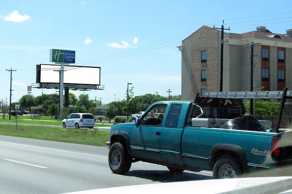 Loop 410 WS 0.2mi N/O Rigsby F/N - 2