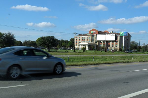 Loop 410 WS 0.2mi N/O Rigsby F/S - 1