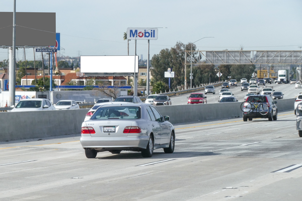 Pomona Frwy SS 200ft E/O Peck F/E - 2