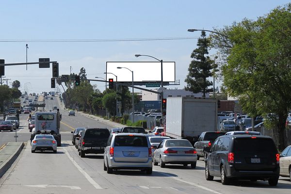 Del Amo NS 305ft W/O Santa Fe F/E - 2