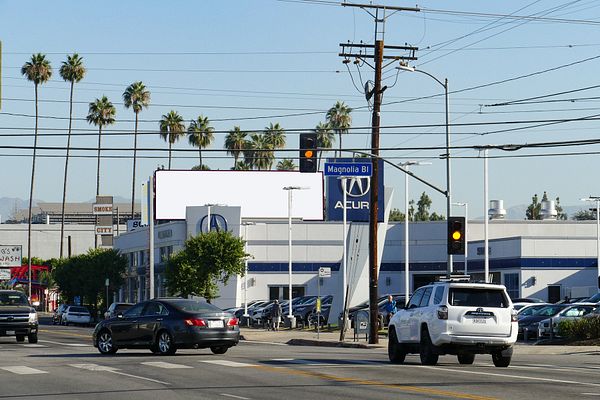 Van Nuys ES 165ft S/O Weddington (NO EXT) F/S - 2