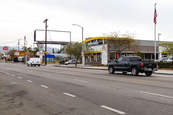 Van Nuys ES 295ft S/O Laurel Cyn (NO EXT) F/S - 2