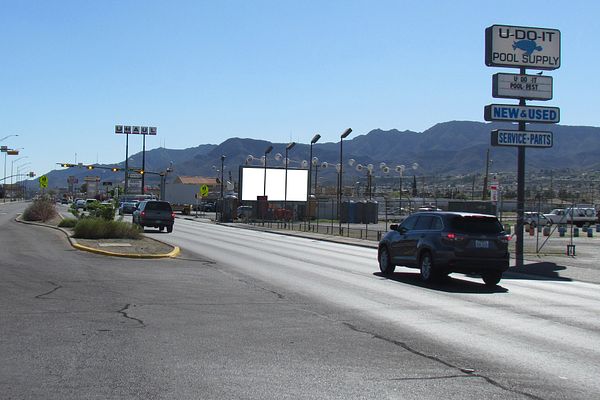 Dyer St WS 0.25mi S/O Hondo Pass F/N - 2
