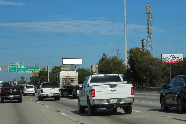 I-45 Gulf Frwy ES 100ft S/O Howard F/S - 2