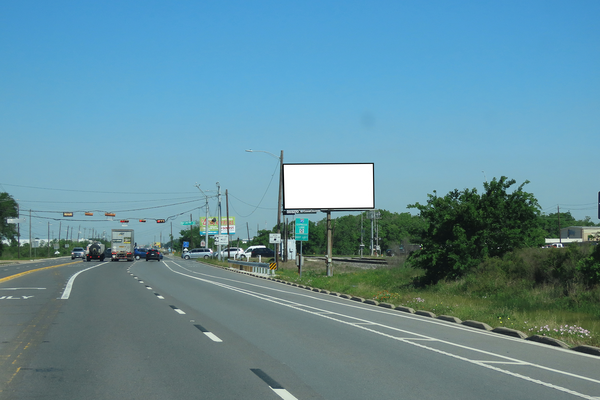 Hwy 3 ES 300ft S/O FM 2351 F/S - 2