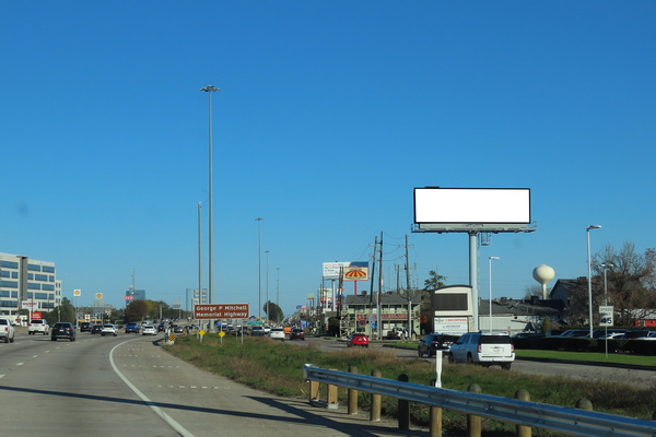I-45 North Frwy ES 0.4mi S/O Rayford Sawdust F/S - 2