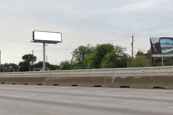 I-45 North Frwy WS 50ft N/O Burress F/N - 2