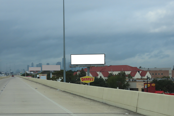 I-45 Gulf Frwy ES 200ft N/O Woodridge F/S - 2