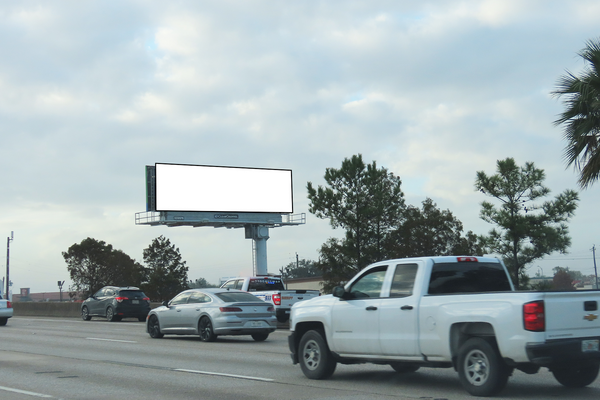 I-45 Gulf Frwy WS 250ft N/O Airport F/N - 2