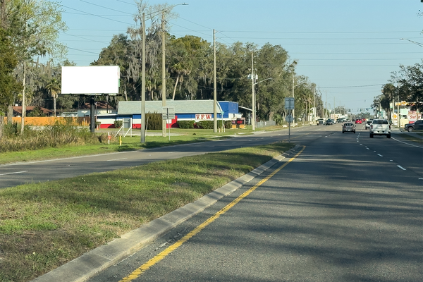 US 17 South WS 50ft S/O Oak St F/S - 1