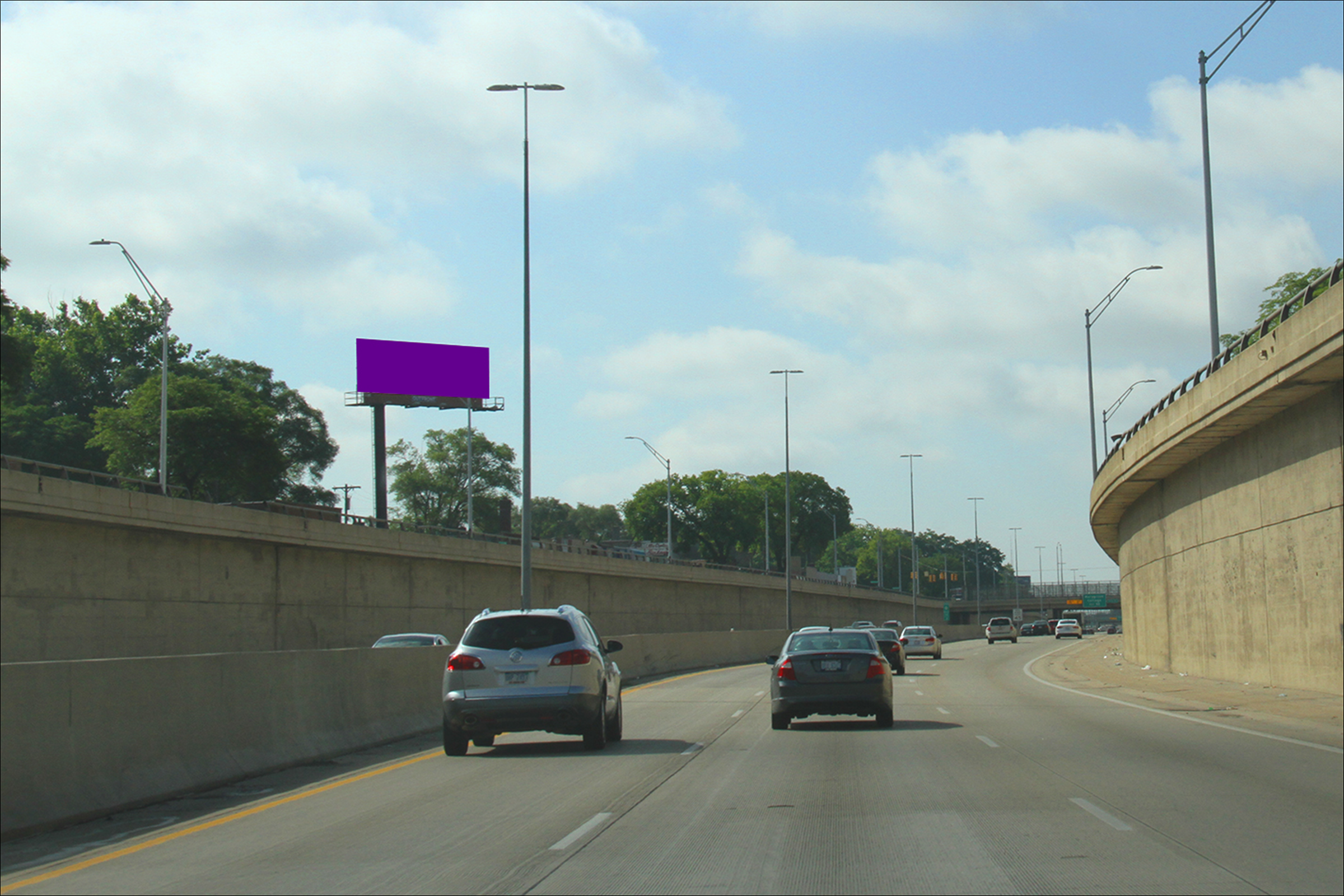 Lodge Fwy .7 mi S/O Seven Mile E/S