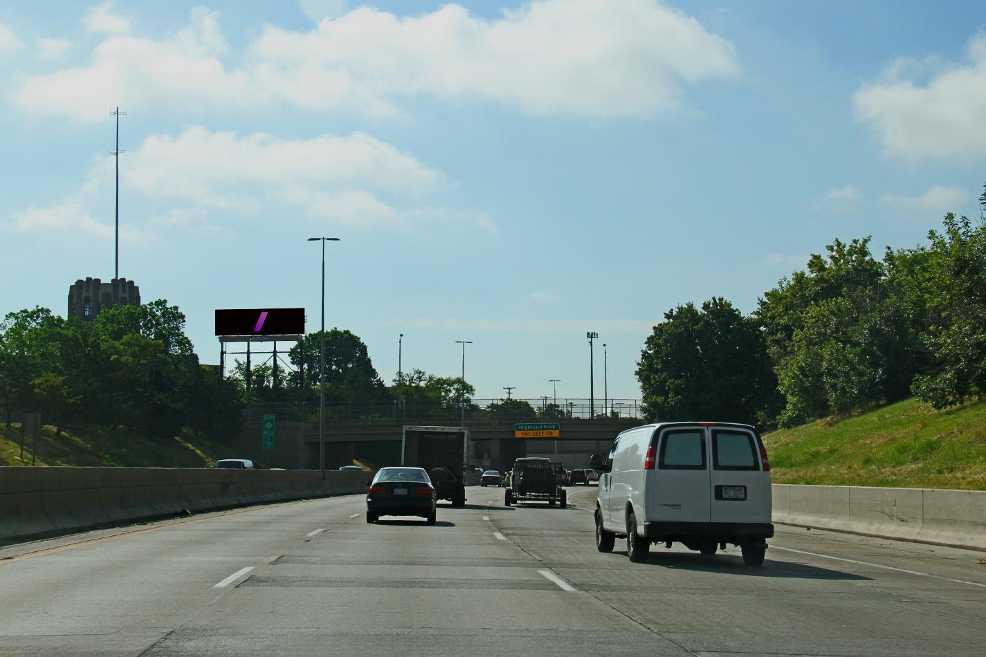 Lodge Fwy N/O Oakman Blvd E/S