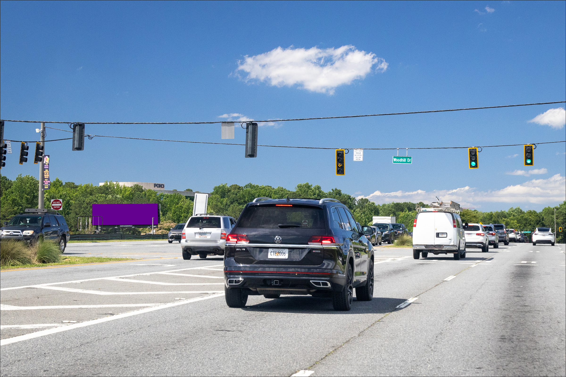 Peachtree Pkwy 0.4 mi N/O Holcomb Bridge Rd W/S