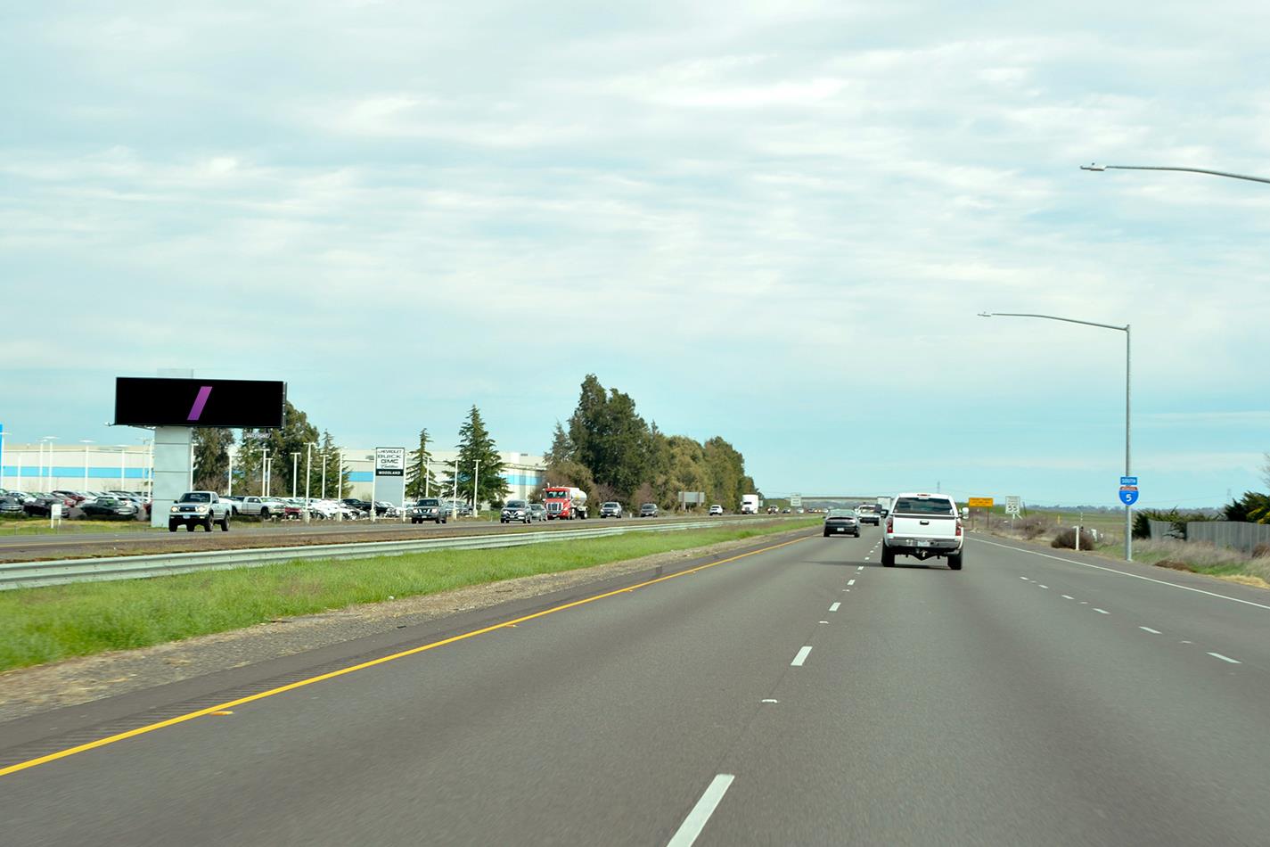 E/S I-5 1 mi S/O Main Street