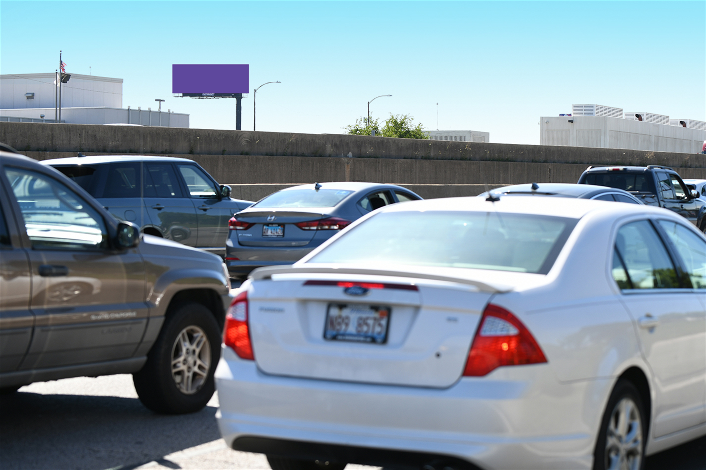 Eisenhower (I-290) 600' e/o Central S/L