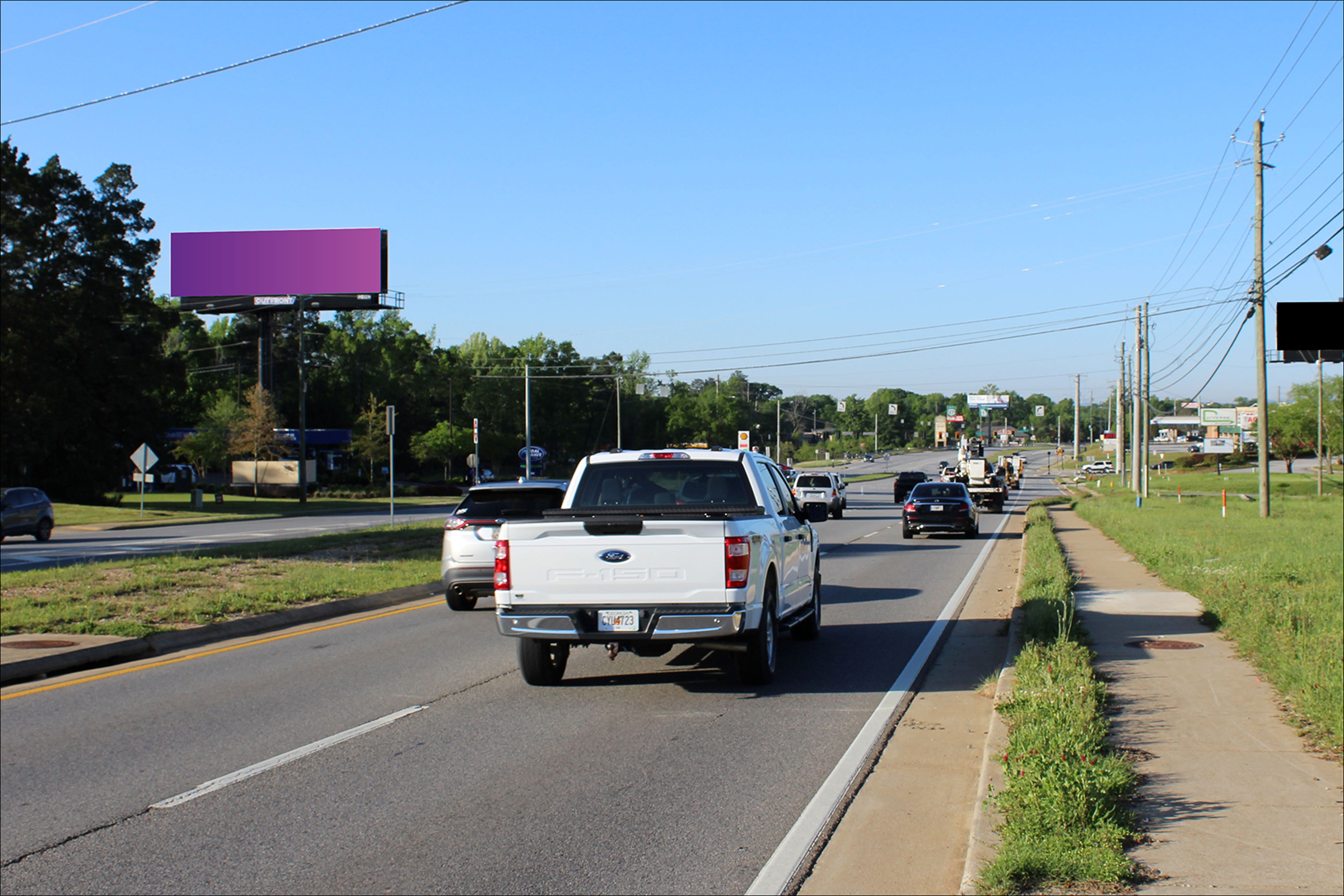E/S Veterans Pkwy N/O Moon Rd
