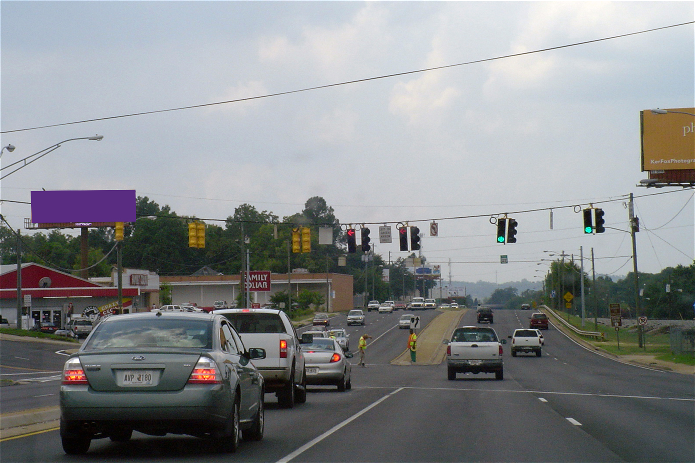 E/S Veterans Pkwy S/O River Rd