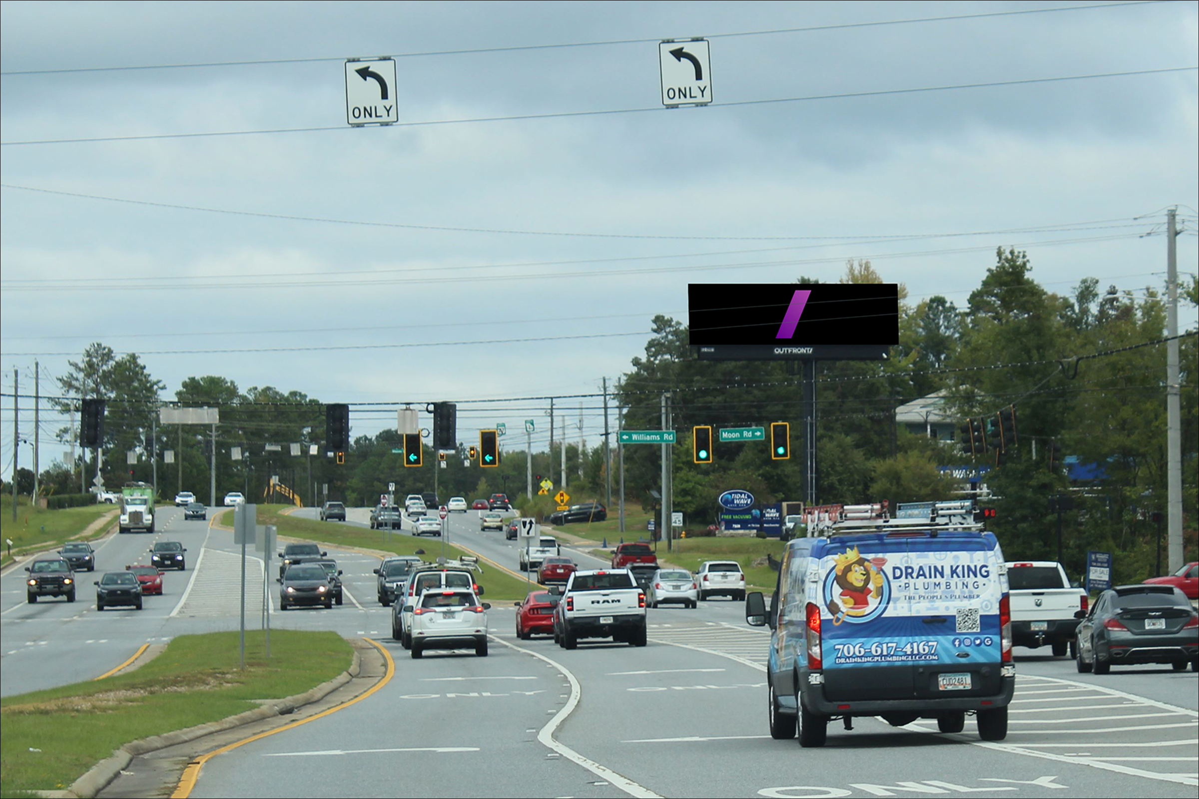 E/S Veterans Pkwy 500' N/O Moon Rd