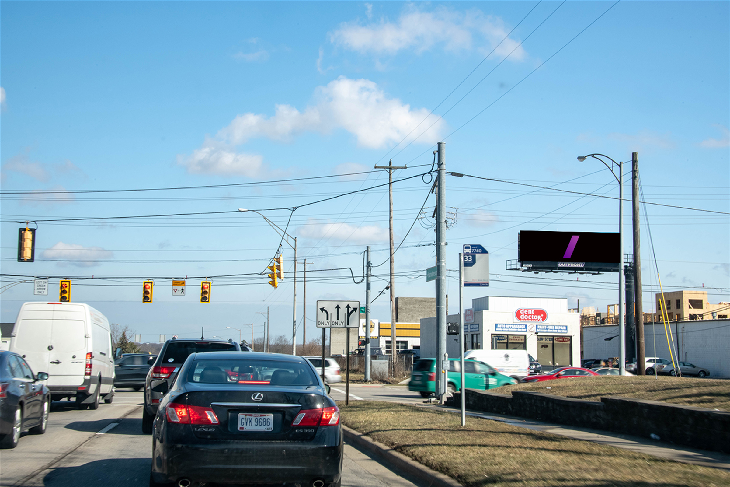 W Henderson Rd W/O SR 315 S/S