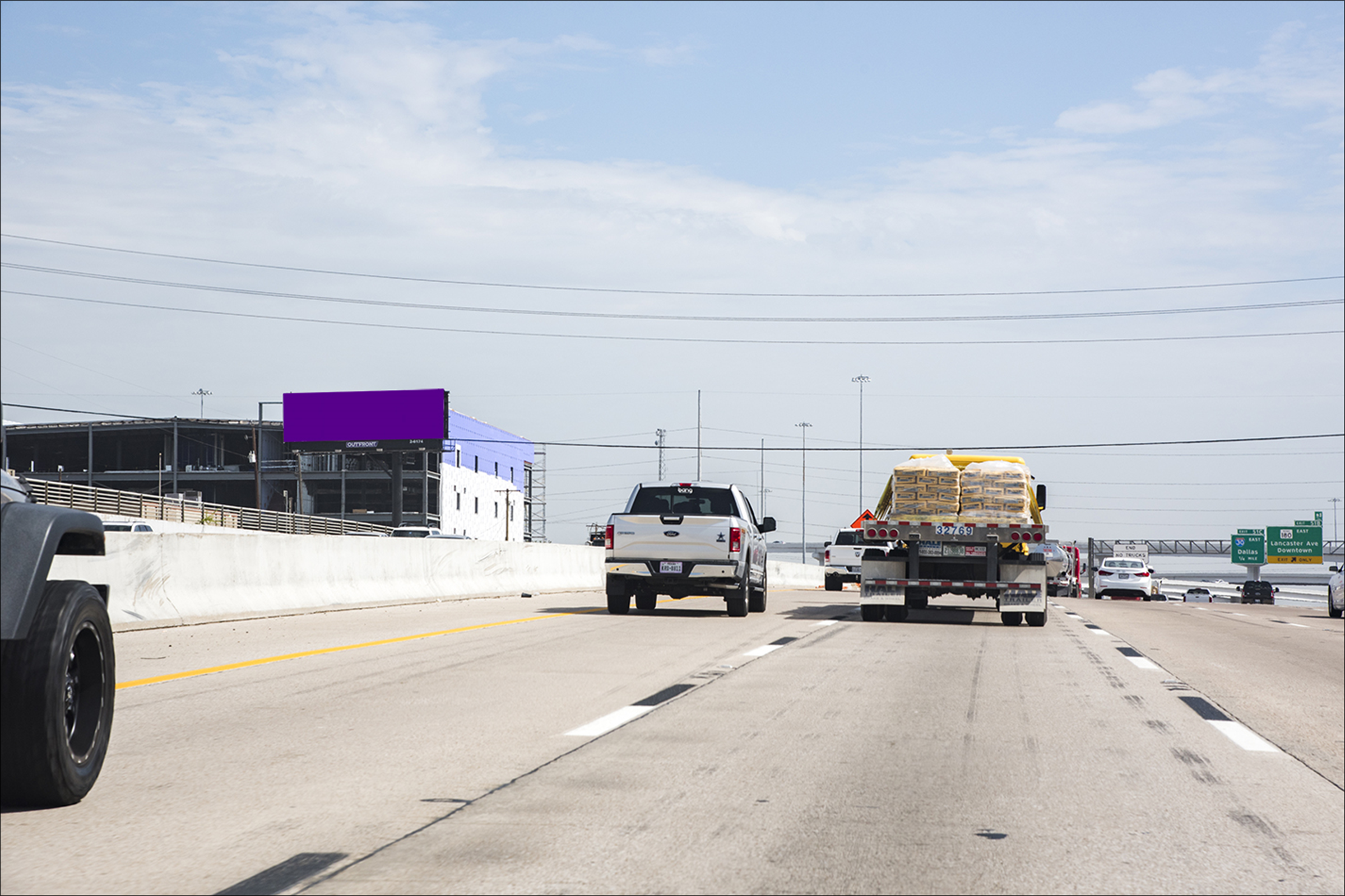 I-35W 1000' S/O I-30 W/S