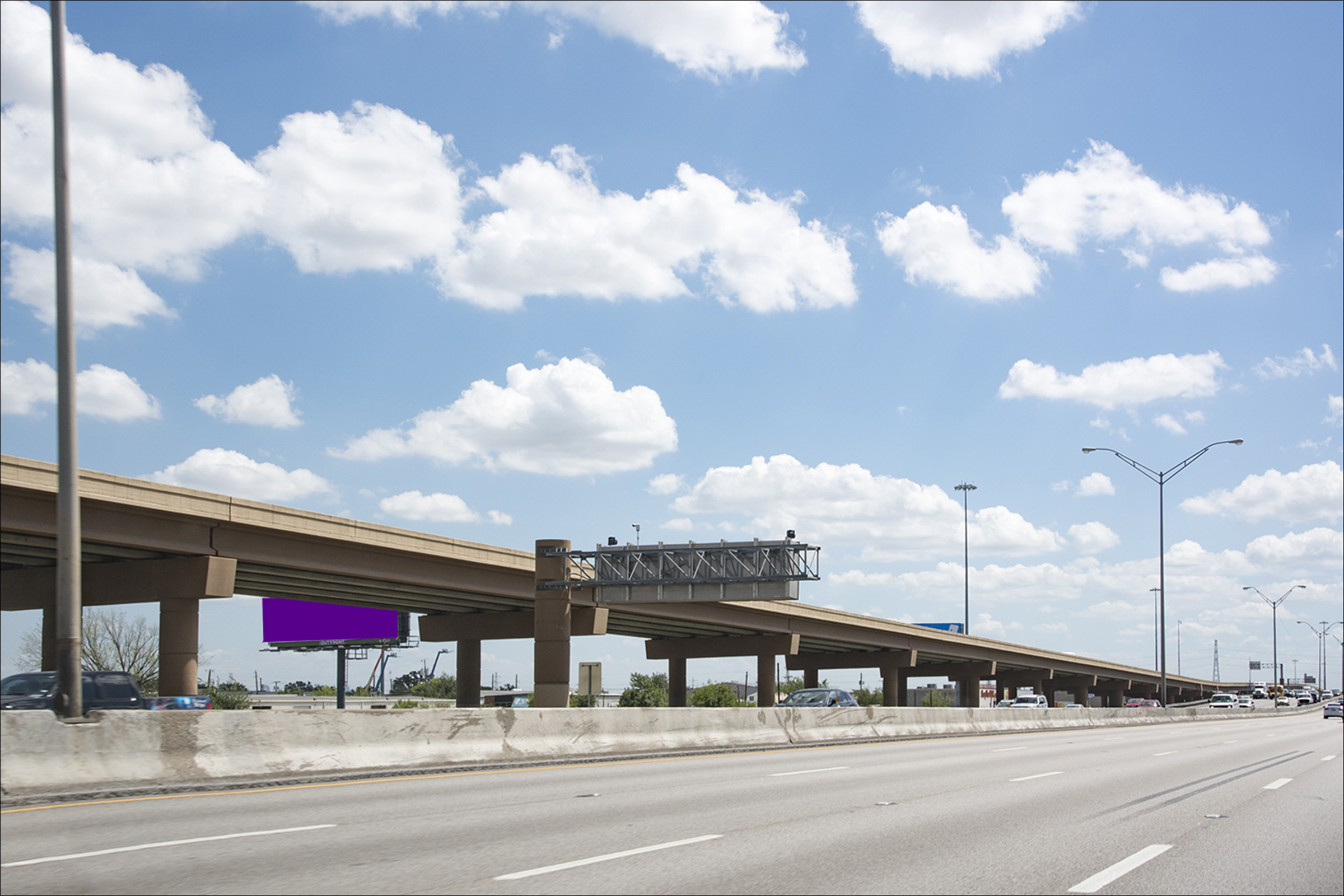 I-35E .8 mi S/O Royal Lane E/S