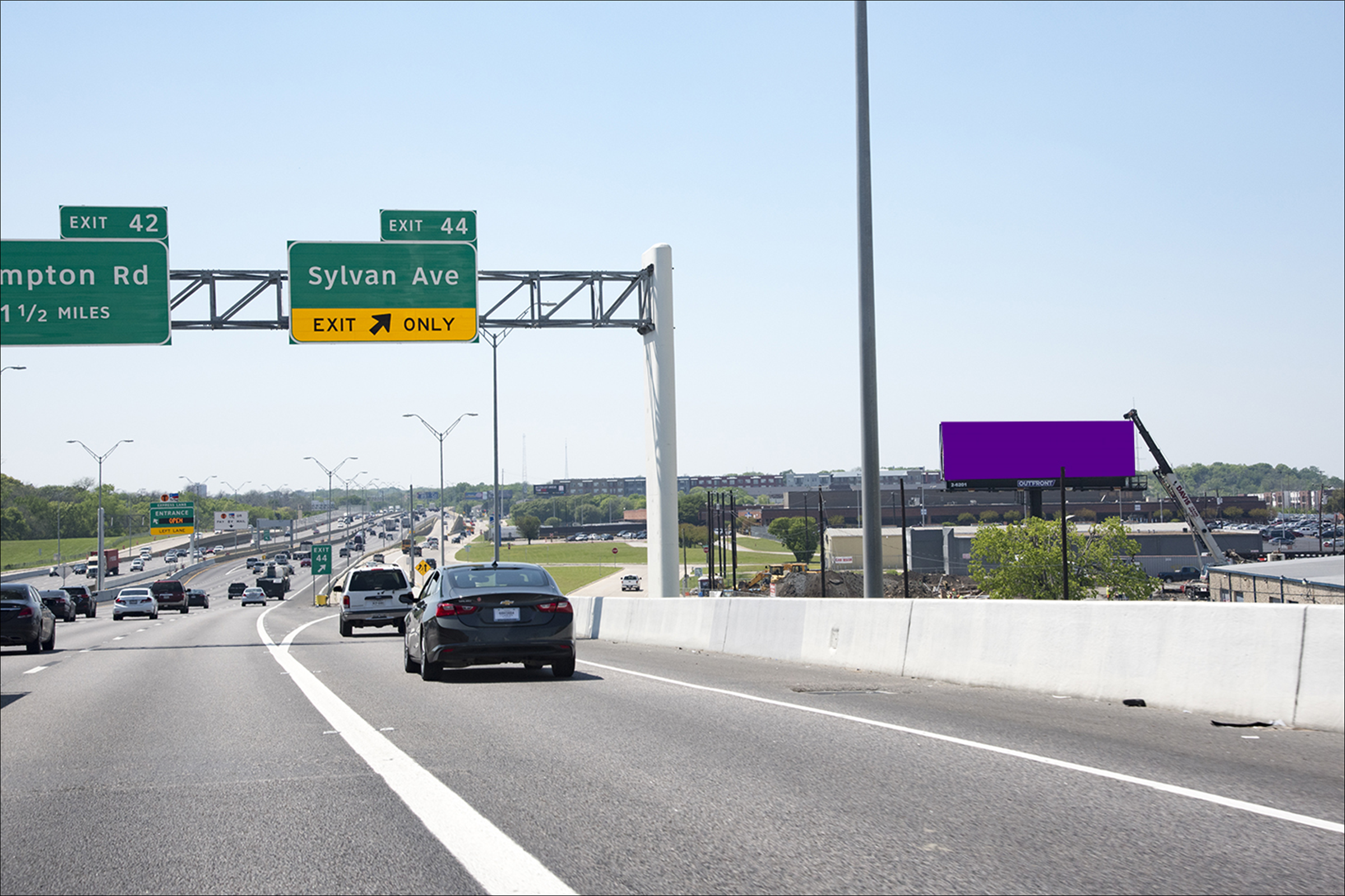 I-30 (Tom Landry) 600' W/O Beckley N/S
