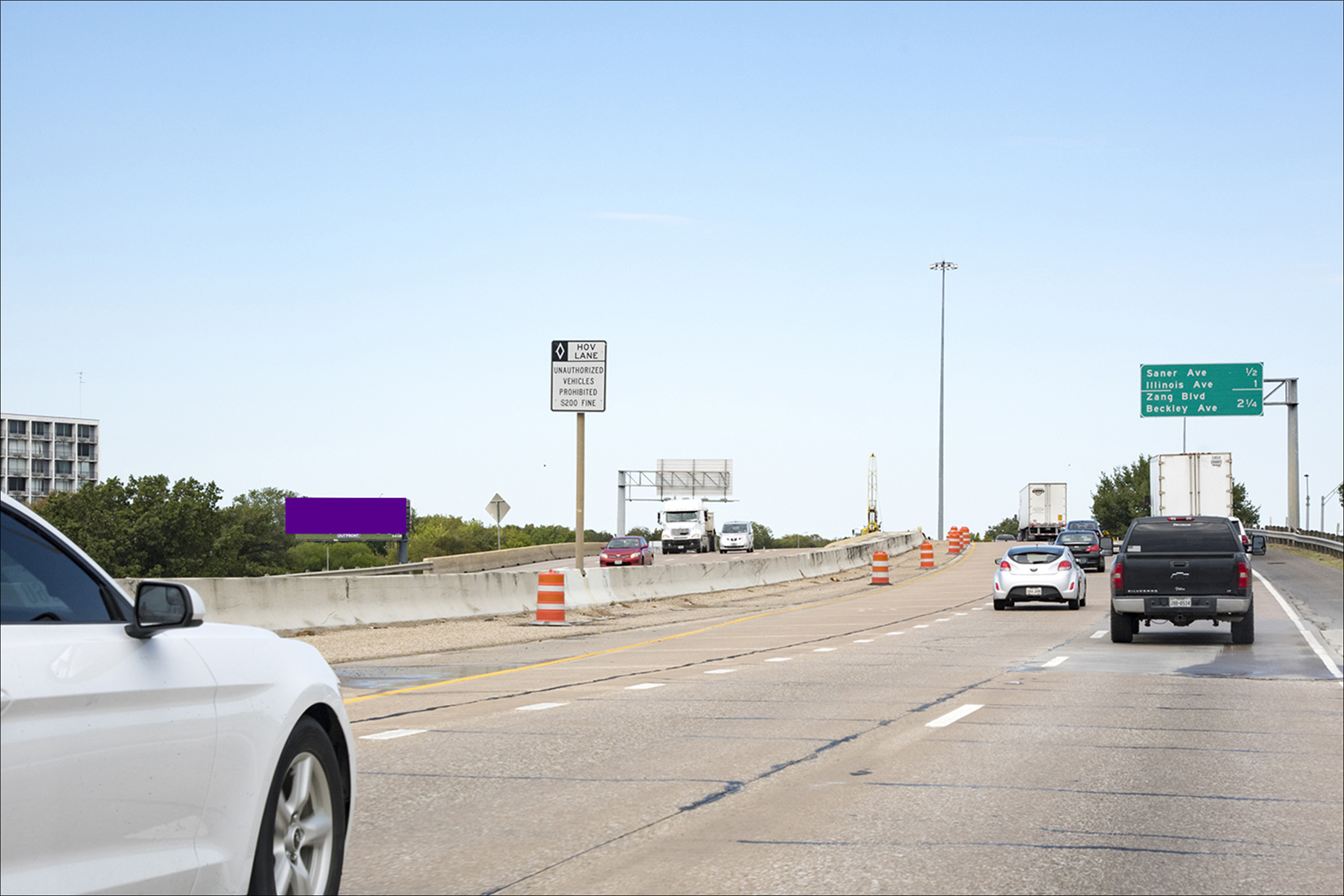 I-35E 300' N/O Kiest Blvd. W/S