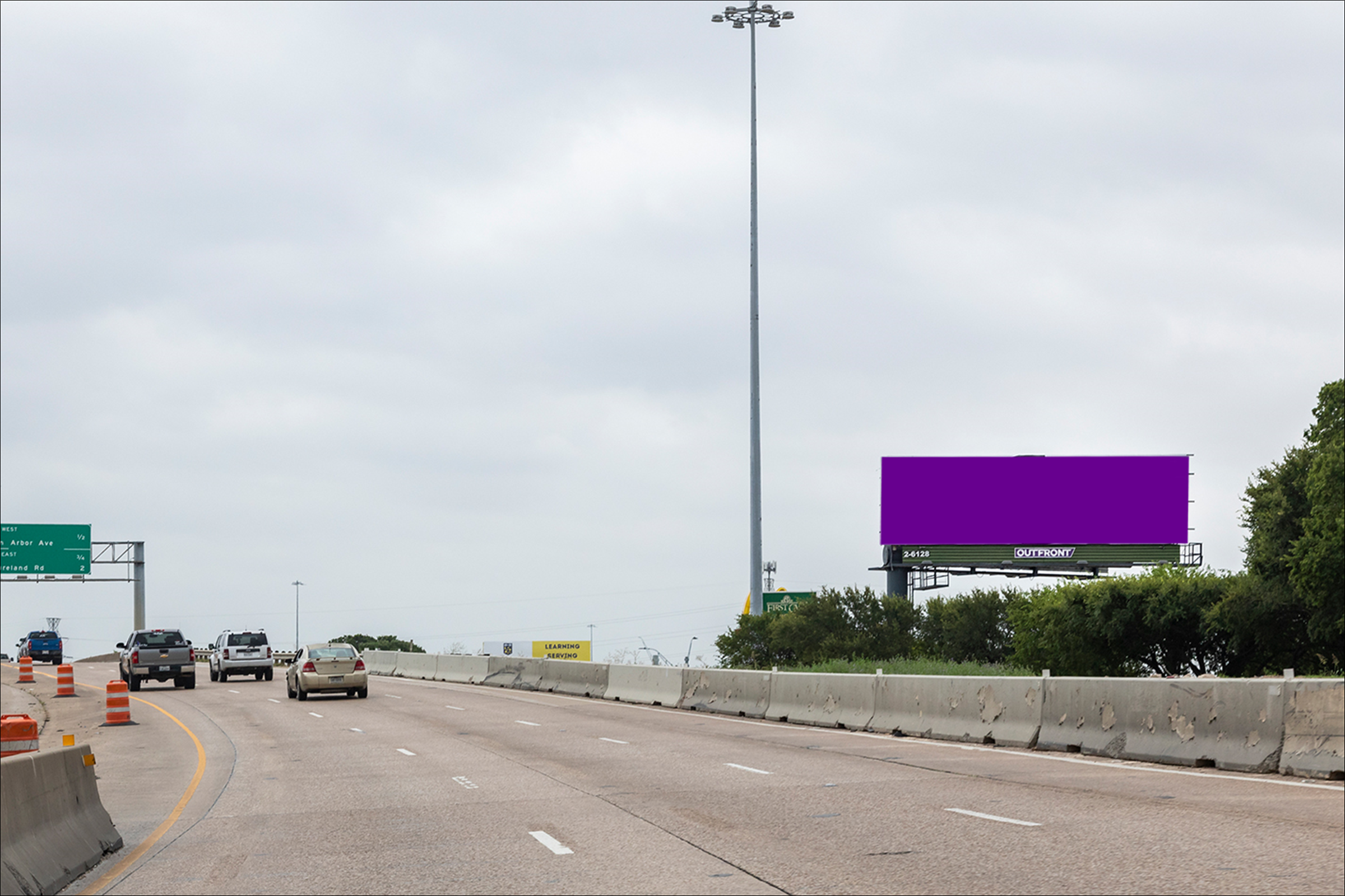 I-35E 300' N/O Kiest Blvd. W/S