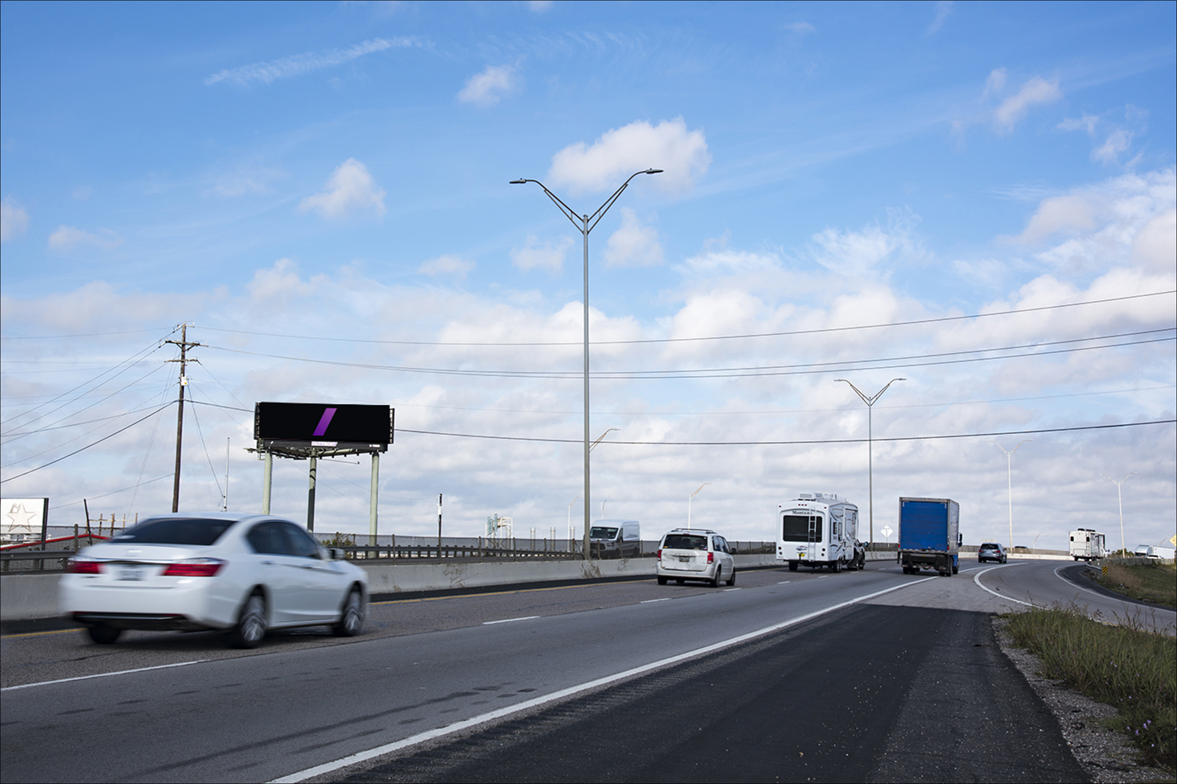 I-35W S/O SH 174 W/S