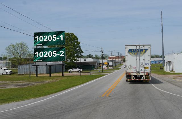 Hwy 32 @ S Oak St SS, E/F LR