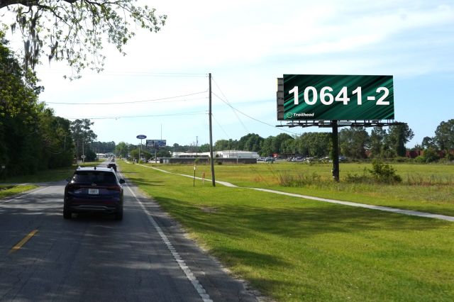 US 41 40 ft N/O E 11th St WS, N/F RR