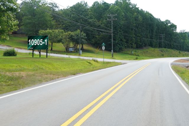 Cove Rd 50 W/O Mountain Oak Rd NS, NW/F LR
