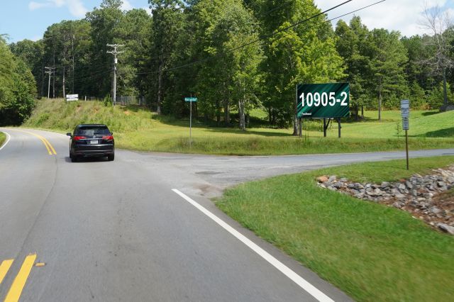 Cove Rd 50 W/O Mountain Oak Rd NS, S/F RR