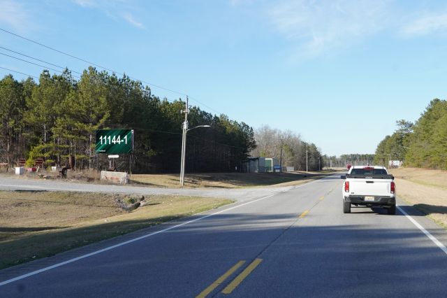 Chestnut Bypass Hwy 0.13mi N/O Neal Hill Rd WS, S/F LR
