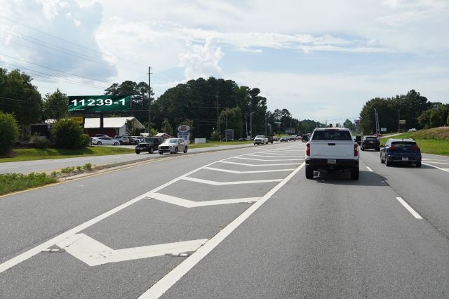 Cobb Pkwy N 200ft S/O Ellison Lakes Dr WS, SE/F LR