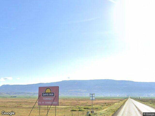 2 blocks east of Loa SR 24