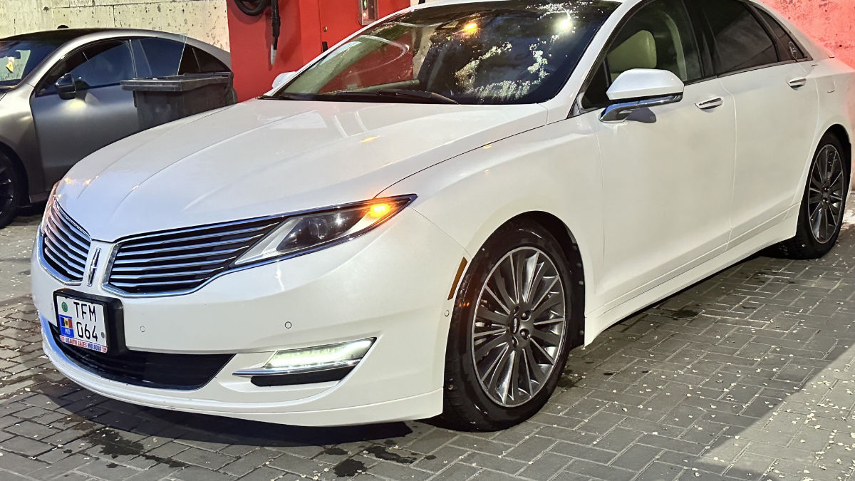 Lincoln MKZ Hybrid 2013