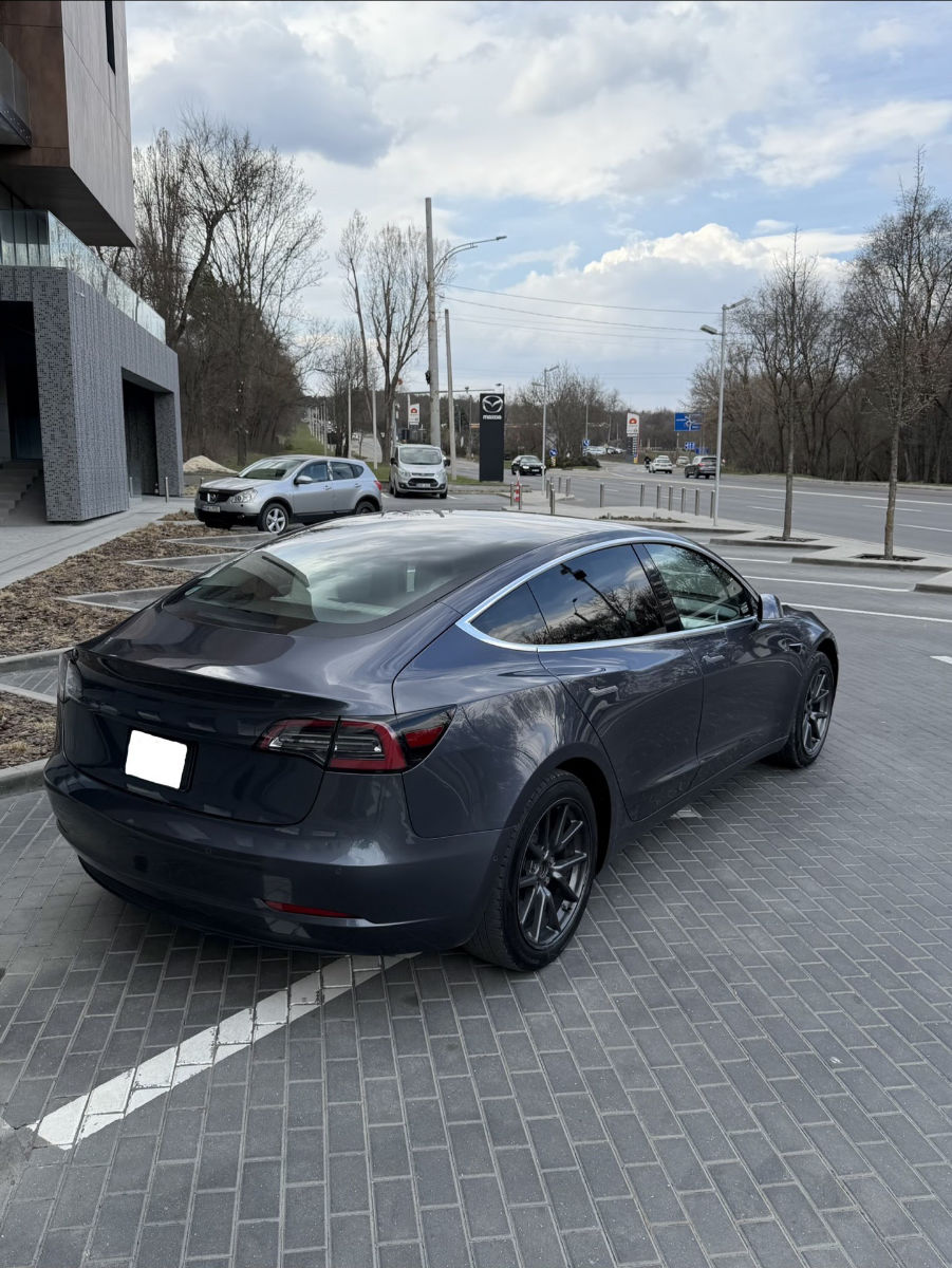 Tesla Model 3 2020