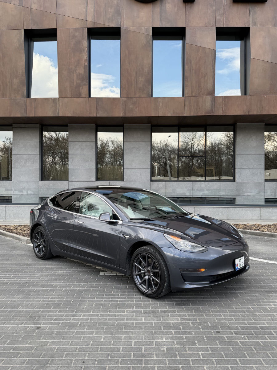 Tesla Model 3 2020