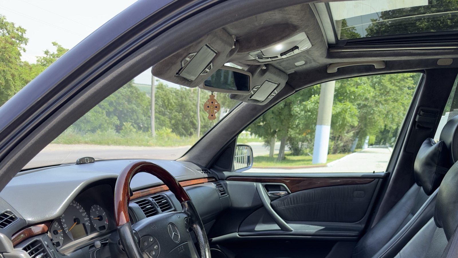 Mercedes-Benz E-Class 2000