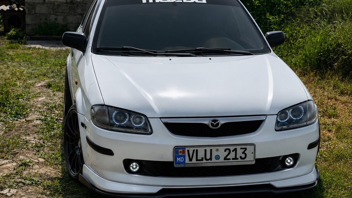 Mazda 323 2000