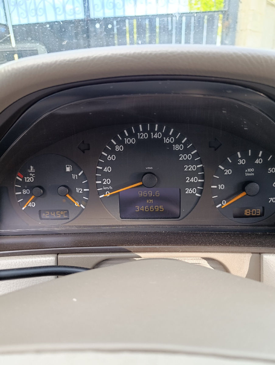 Mercedes W210 2001