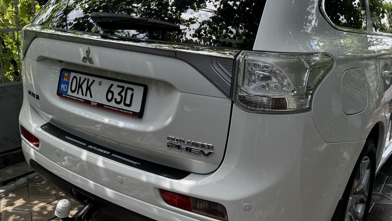 Mitsubishi Outlander PHEV 2013