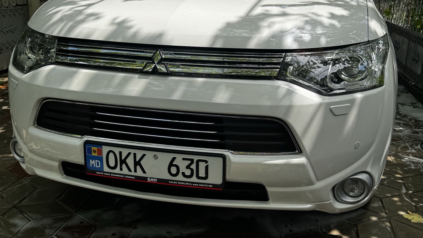 Mitsubishi Outlander PHEV 2013