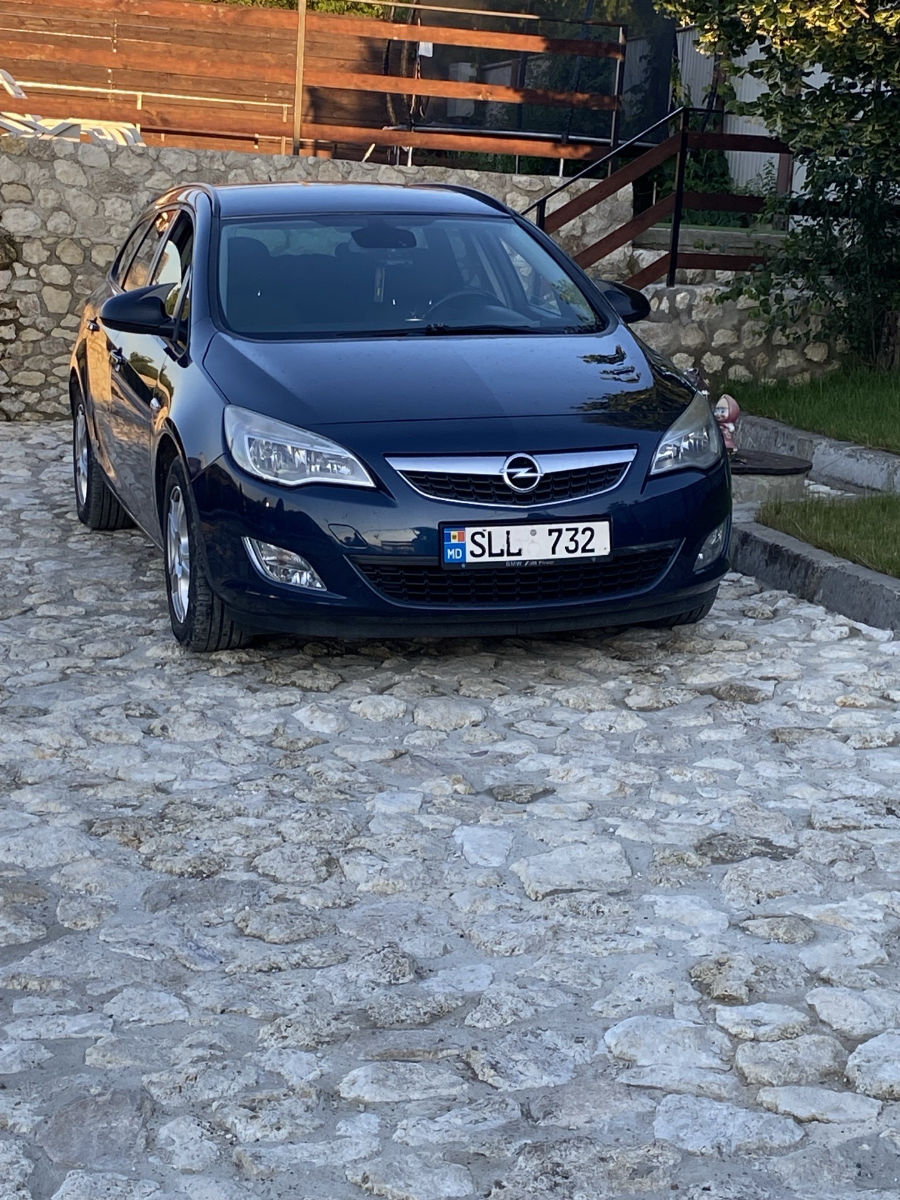 Opel Astra 2011