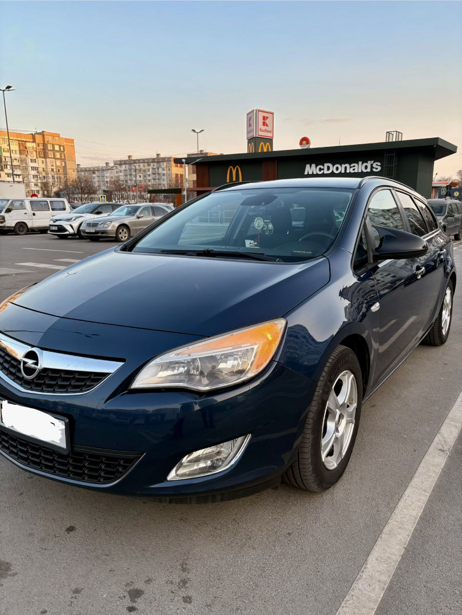 Opel Astra 2011